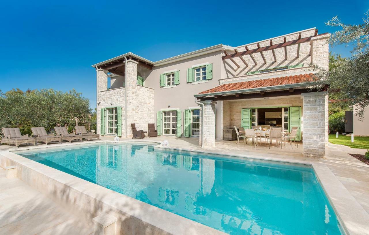 Design And Luxury Villa With Pool Kukci Luaran gambar